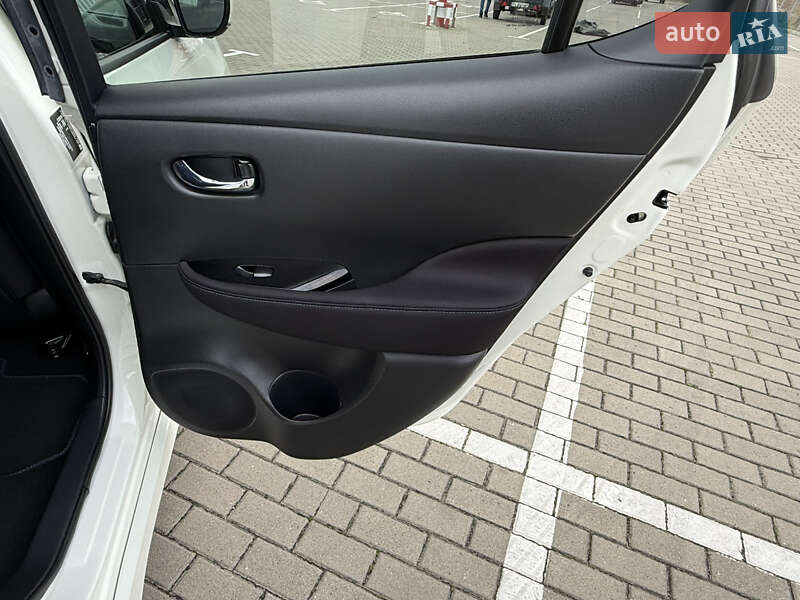 Хетчбек Nissan Leaf 2020 в Дубні