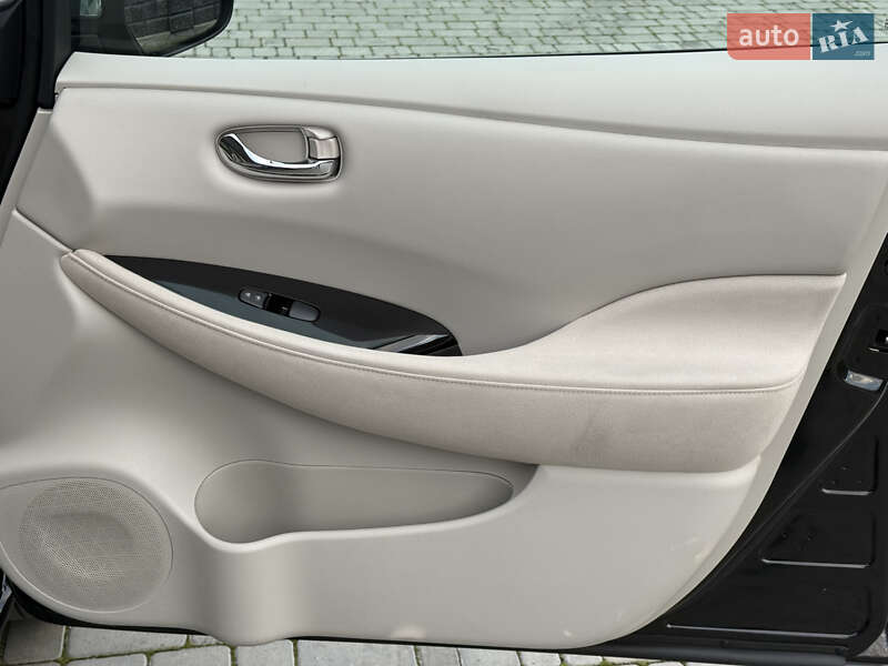 Хэтчбек Nissan Leaf 2014 в Ровно