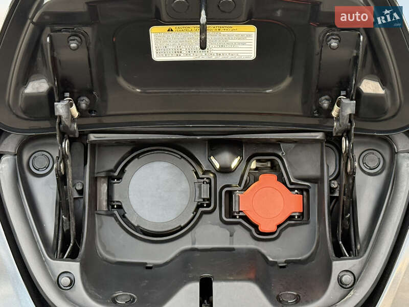 Хэтчбек Nissan Leaf 2014 в Ровно