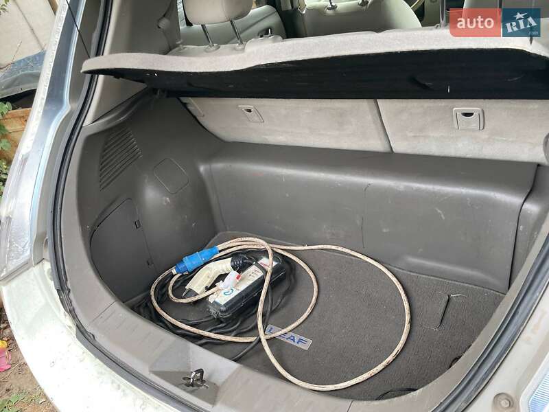 Хетчбек Nissan Leaf 2012 в Перещепині
