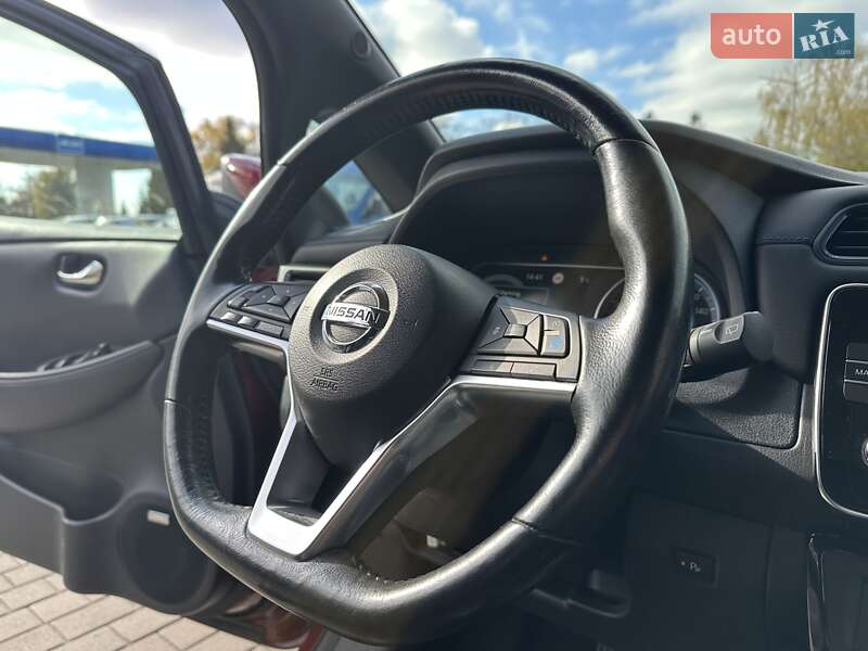 Хэтчбек Nissan Leaf 2018 в Хмельницком