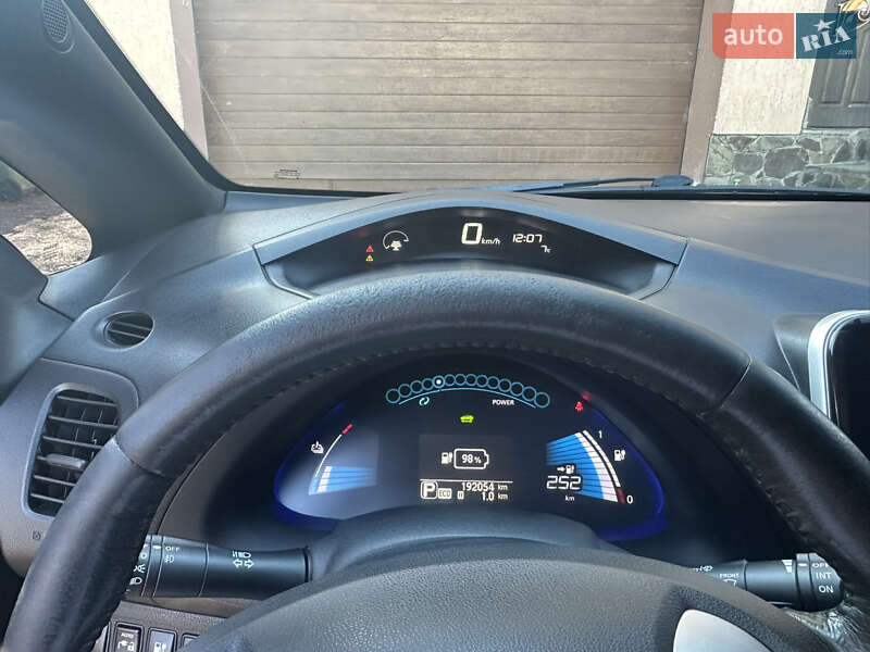 Хэтчбек Nissan Leaf 2013 в Самборе