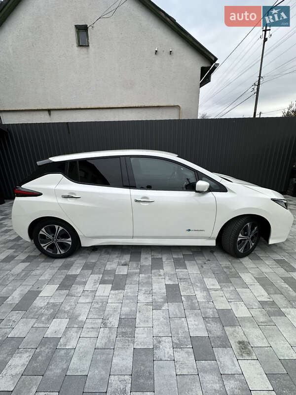 Хэтчбек Nissan Leaf 2019 в Хусте