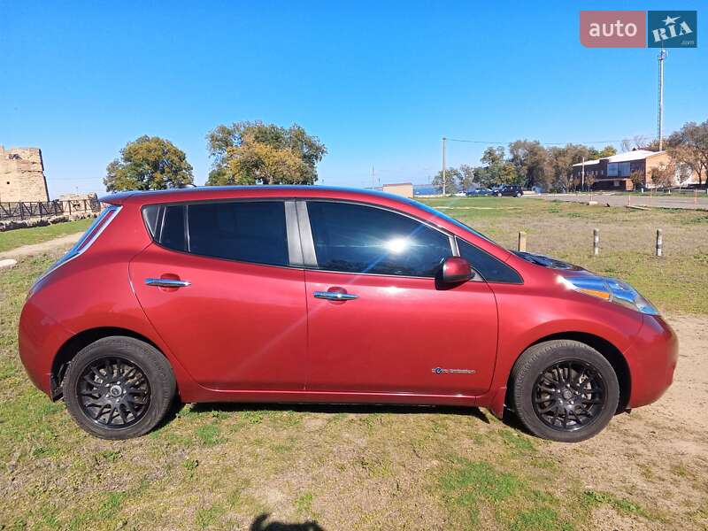 Хэтчбек Nissan Leaf 2013 в Белгороде-Днестровском фото 10 Хэтчбек Nissan Leaf 2013 в Белгороде-Днестровском