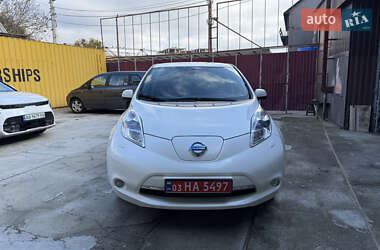 Хэтчбек Nissan Leaf 2013 в 