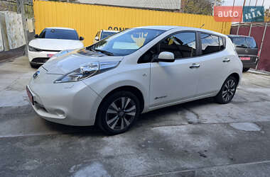 Хэтчбек Nissan Leaf 2013 в 