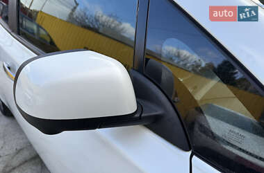 Хэтчбек Nissan Leaf 2013 в 