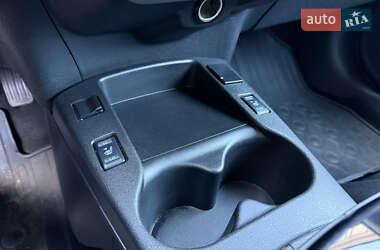 Хэтчбек Nissan Leaf 2013 в 