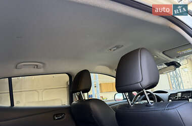 Хэтчбек Nissan Leaf 2013 в 