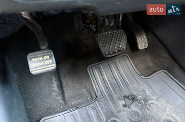 Хэтчбек Nissan Leaf 2013 в 