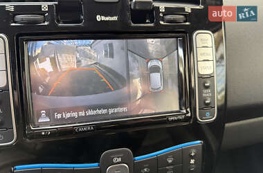 Хэтчбек Nissan Leaf 2013 в 
