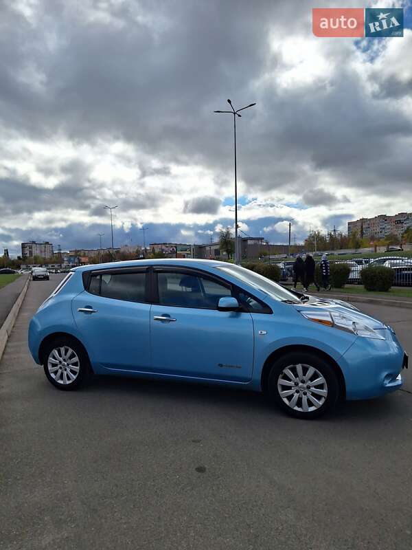 Хэтчбек Nissan Leaf 2015 в Кривом Роге