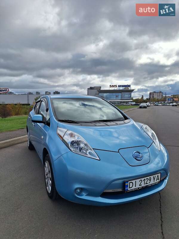 Хэтчбек Nissan Leaf 2015 в Кривом Роге