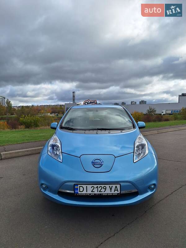 Хэтчбек Nissan Leaf 2015 в Кривом Роге