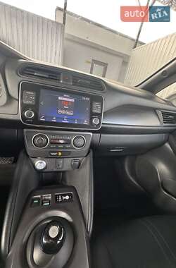 Хэтчбек Nissan Leaf 2020 в 