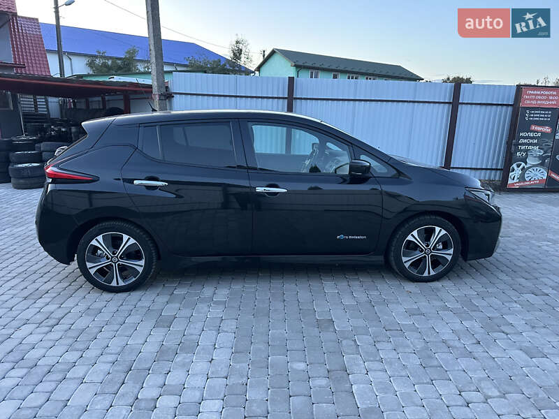 Хэтчбек Nissan Leaf 2018 в Сокале