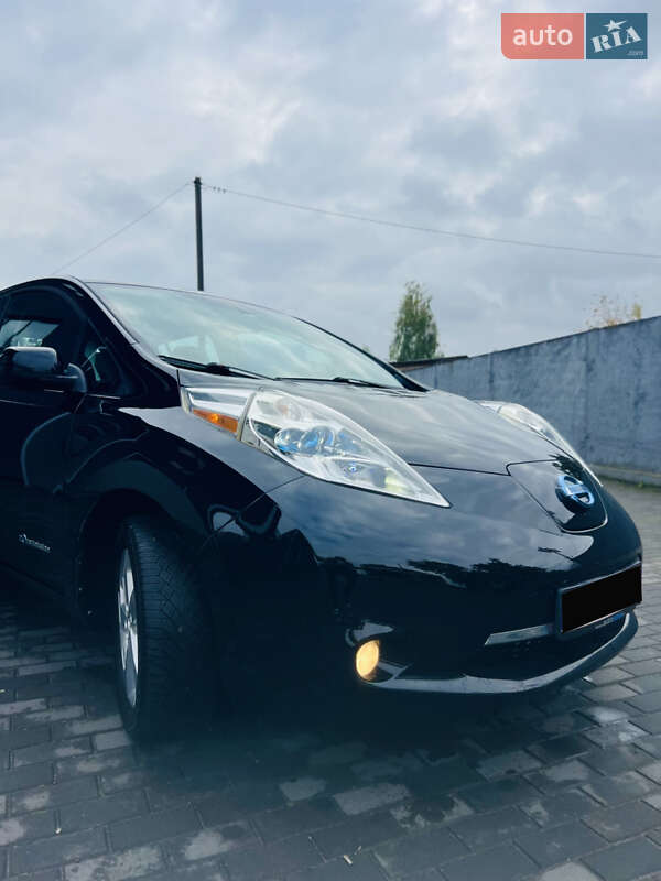 Хэтчбек Nissan Leaf 2015 в Луцке