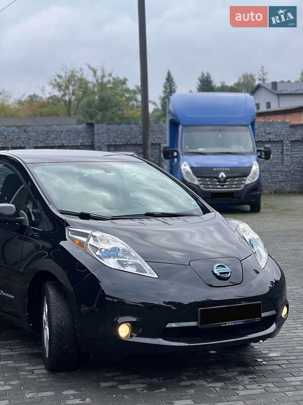Хэтчбек Nissan Leaf 2015 в Луцке