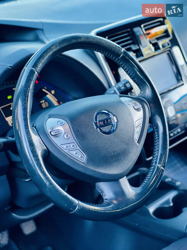 Хэтчбек Nissan Leaf 2015 в Луцке