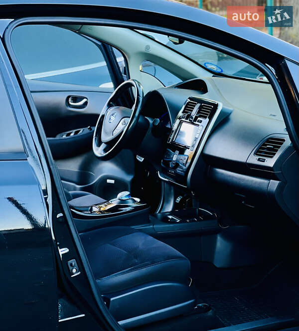 Хэтчбек Nissan Leaf 2015 в Луцке