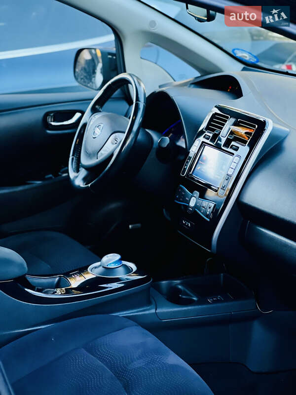 Хэтчбек Nissan Leaf 2015 в Луцке