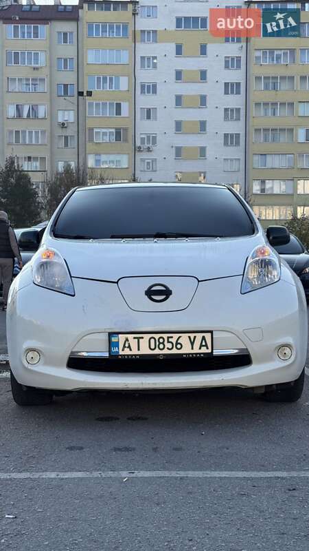 Хэтчбек Nissan Leaf 2015 в Ивано-Франковске