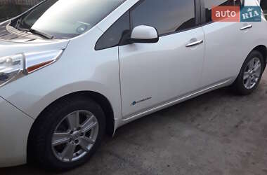 Хэтчбек Nissan Leaf 2013 в 