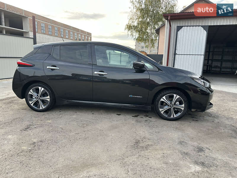 Хэтчбек Nissan Leaf 2018 в Сокале