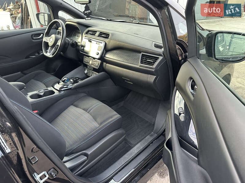 Хэтчбек Nissan Leaf 2018 в Сокале