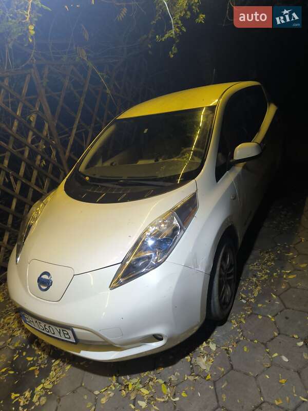 Хэтчбек Nissan Leaf 2012 в Одессе
