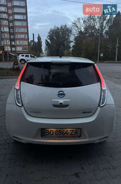 Хэтчбек Nissan Leaf 2016 в 