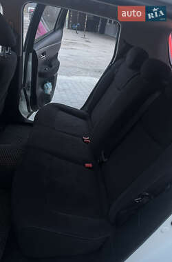 Хэтчбек Nissan Leaf 2016 в 