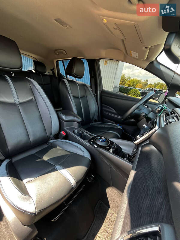 Хетчбек Nissan Leaf 2018 в Дніпрі