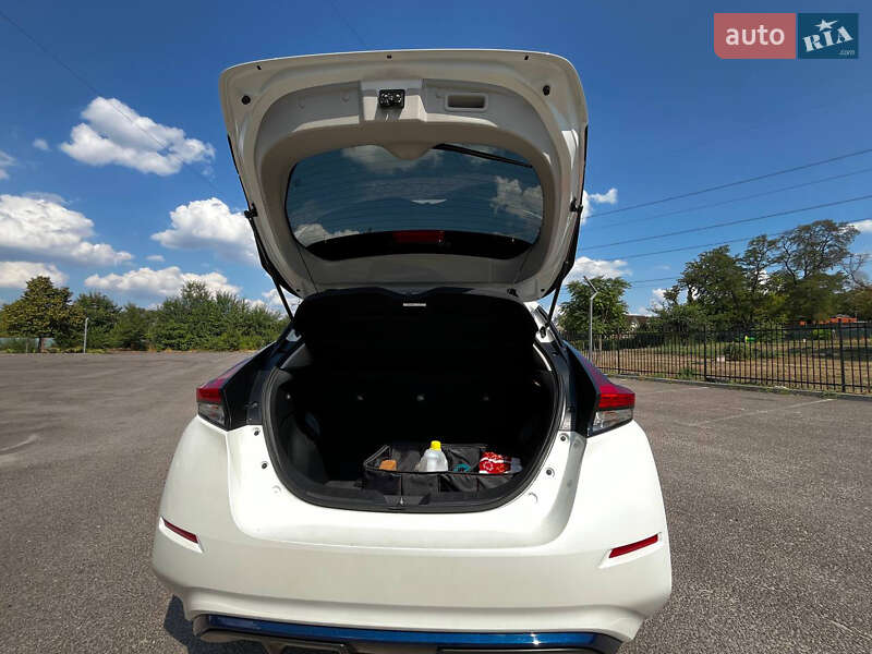 Хетчбек Nissan Leaf 2018 в Дніпрі