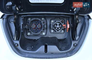 Хэтчбек Nissan Leaf 2011 в 