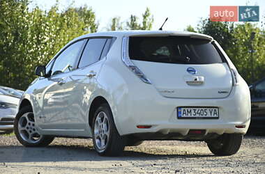 Хэтчбек Nissan Leaf 2011 в 