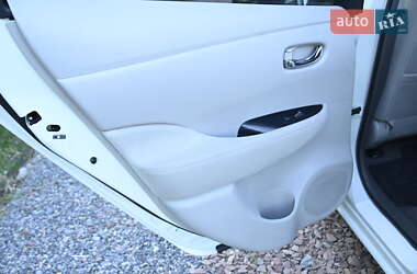 Хэтчбек Nissan Leaf 2011 в 