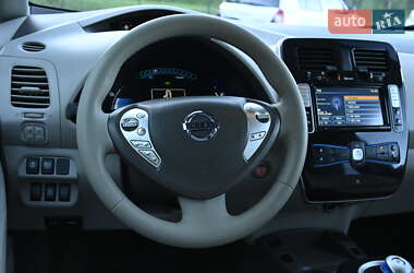 Хэтчбек Nissan Leaf 2011 в 