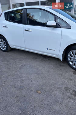 Хетчбек Nissan Leaf 2015 в  фото 3 Хетчбек Nissan Leaf 2015 в