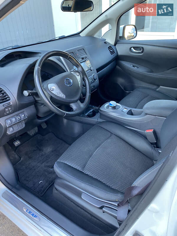 Хэтчбек Nissan Leaf 2015 в Кривом Роге