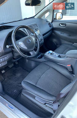 Хетчбек Nissan Leaf 2015 в  фото 9 Хетчбек Nissan Leaf 2015 в