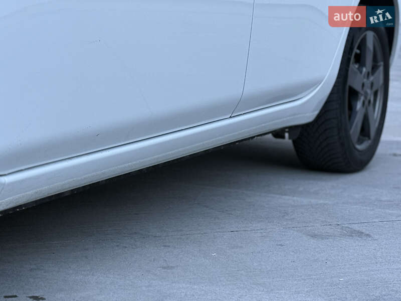 Хэтчбек Nissan Leaf 2014 в Луцке