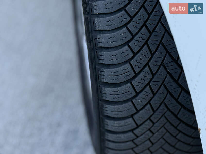 Хэтчбек Nissan Leaf 2014 в Луцке