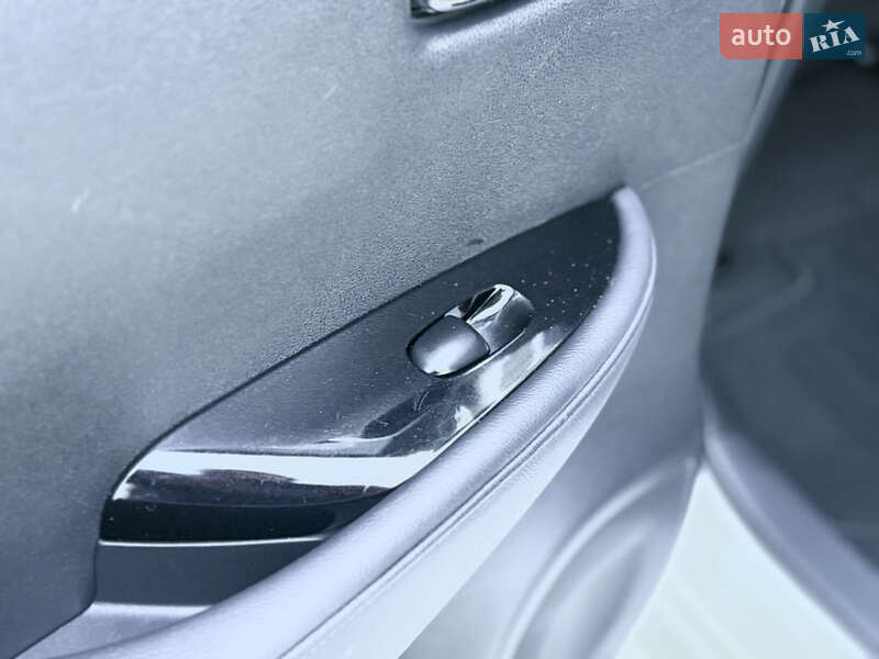 Хэтчбек Nissan Leaf 2014 в Луцке