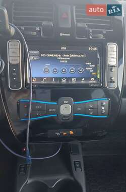 Хэтчбек Nissan Leaf 2016 в 