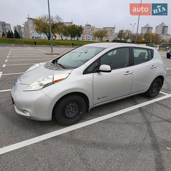 Хэтчбек Nissan Leaf 2016 в 