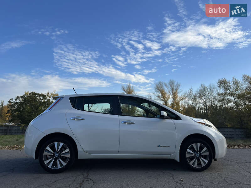 Хетчбек Nissan Leaf 2013 в Кременчуці