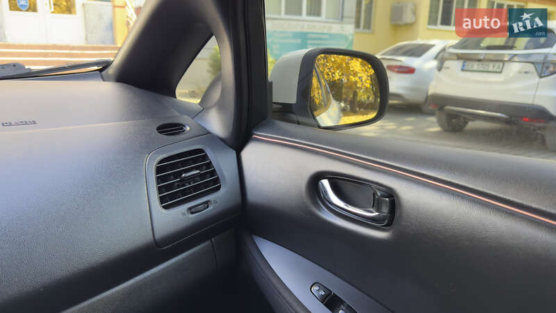 Хэтчбек Nissan Leaf 2013 в Каменец-Подольском фото 6 Хэтчбек Nissan Leaf 2013 в Каменец-Подольском