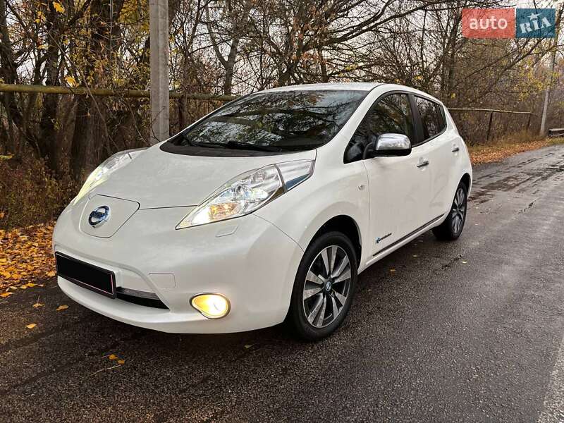 Хэтчбек Nissan Leaf 2013 в Днепре