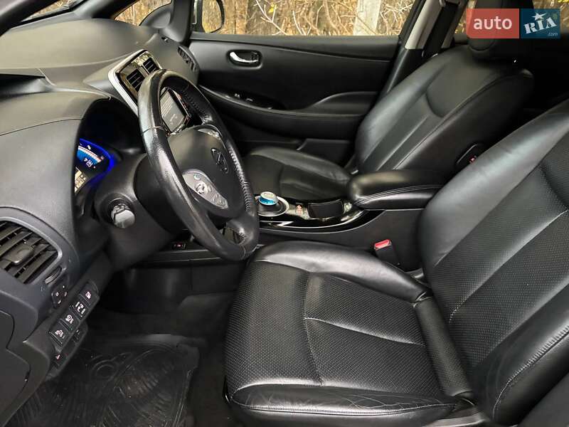 Хэтчбек Nissan Leaf 2013 в Днепре